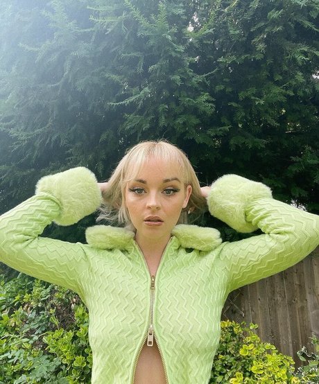 Emily Rose Perrin onlyfans x