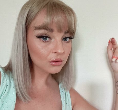 Emily Rose Perrin onlyfans porn nude