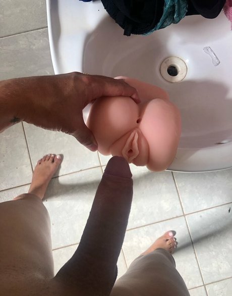 Kelly Perutchelly onlyfans topless