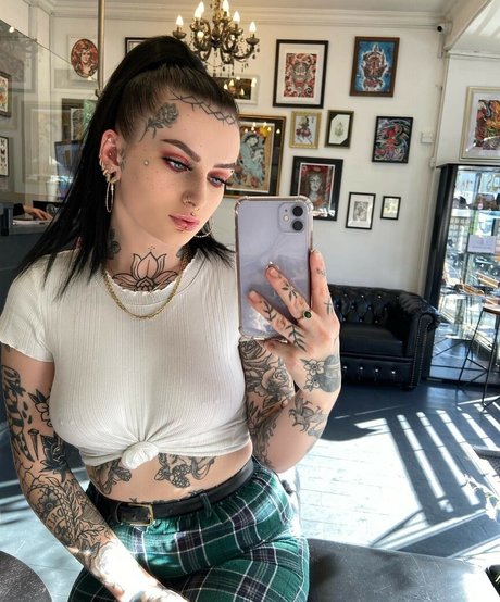 intoxifyingflxwers naked on onlyfans