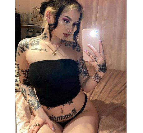 intoxifyingflxwers onlyfans sexy