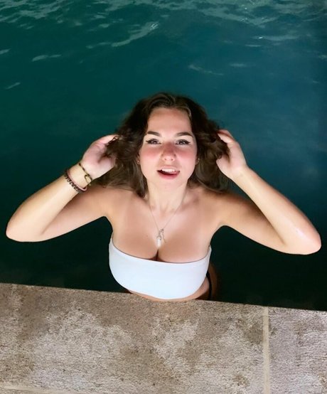 ___u l i a n a___ onlyfans leajs