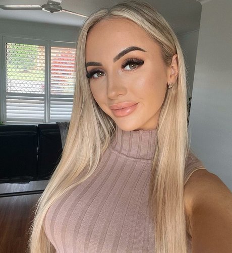 Taylah Small onlyfans leak ass