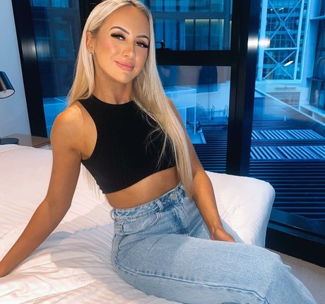 Taylah Small onlyfans strip