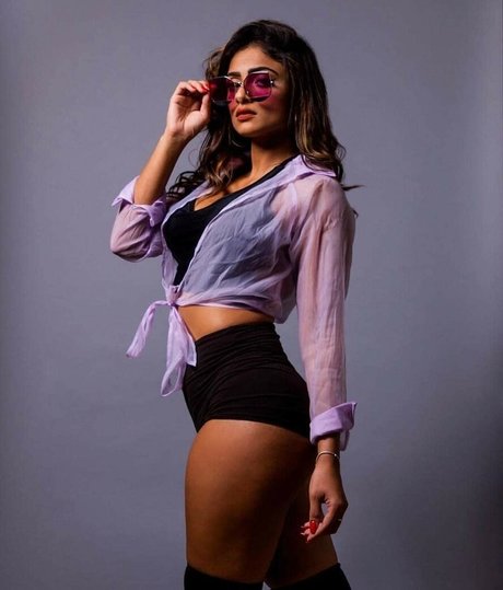 JulieeBaybee onlyfans naked pics