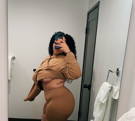 Tanya Mayenge onlyfans posts