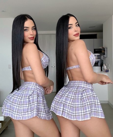 Gemeas Abello onlyfans leaked tits