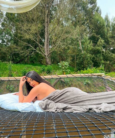 Gemeas Abello topless onlyfans