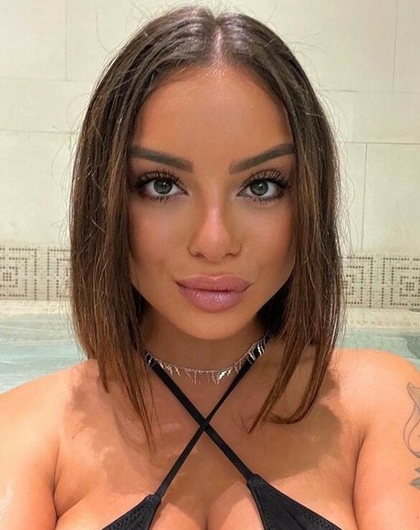 Jaele Corsi tits onlyfans