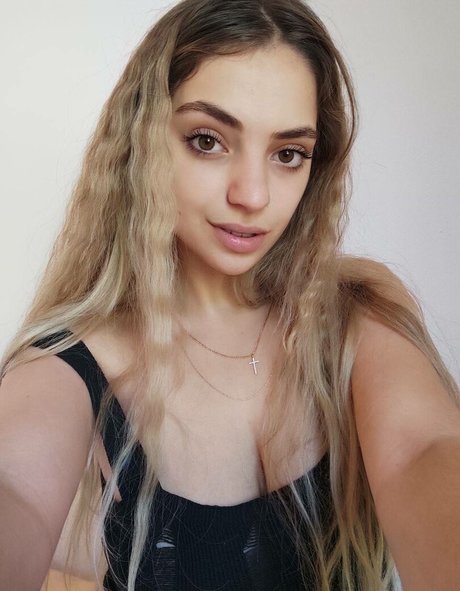 monica01 03 topless onlyfans