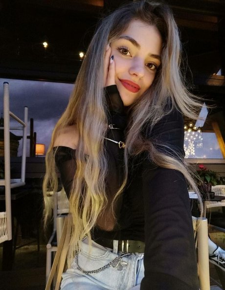 monica01 03 onlyfans strip tease