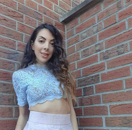 lillylilofficial onlyfans nude leak