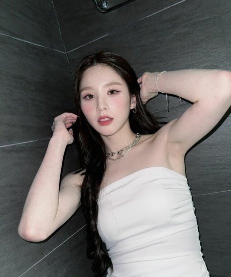 HeeJin onlyfans nude tits