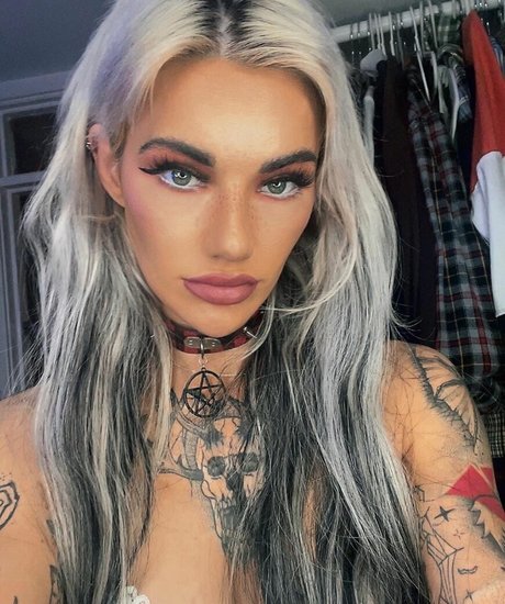 Hannah Taylor onlyfans leaks.