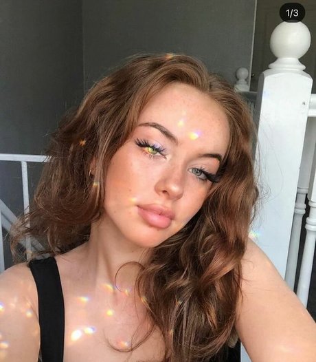 Neave Dare onlyfans striptease