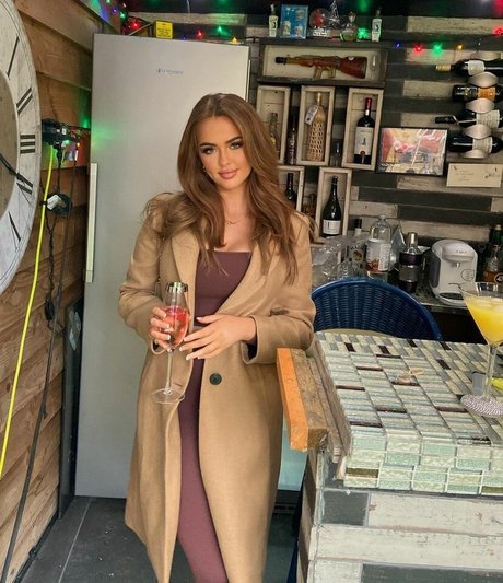 Neave Dare nude onlyfans