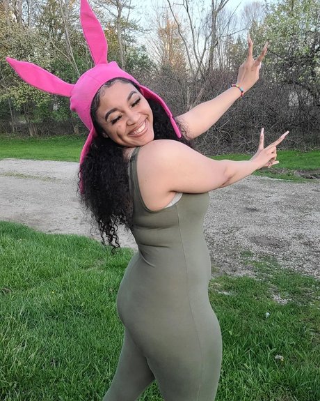 Animated Aja onlyfans strip