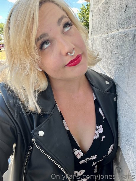 Lindsay Jones onlyfans sex leaked