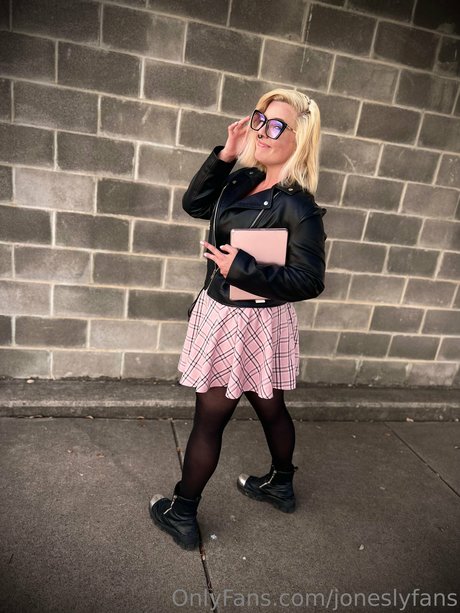 Lindsay Jones only fans leaked