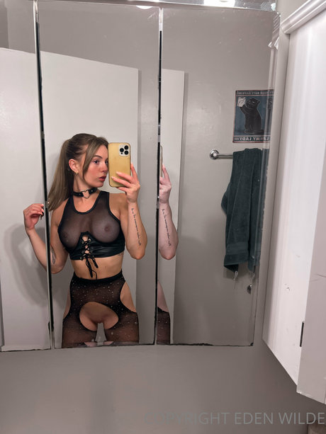 Arizona Sky onlyfans striptease