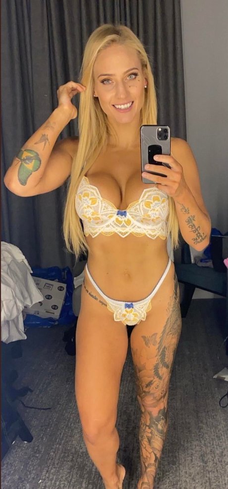 Ebanie Bridges onlyfans tits