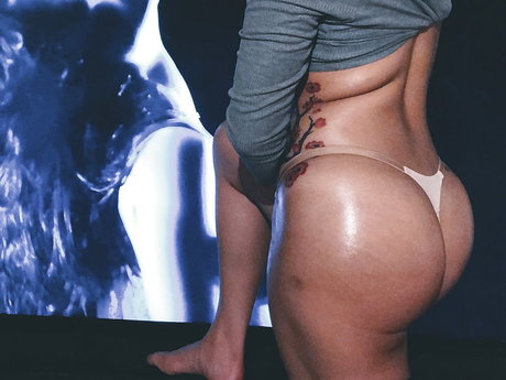 Mainlandthick_ onlyfans free