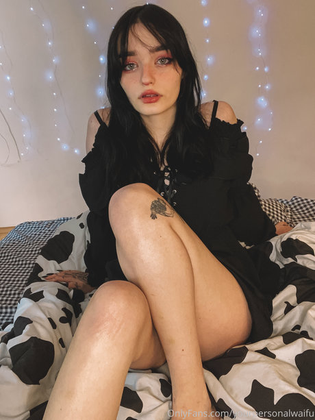 YourPersonalWaifu onlyfans pics