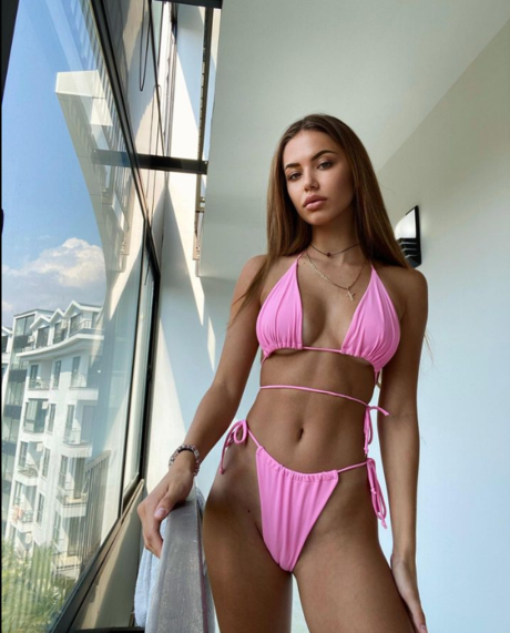 Mia Ricci onlyfans naked leak