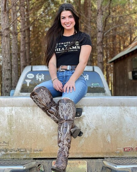 Hannah Barron onlyfans strip tease