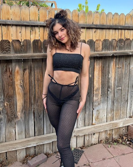 Serena Abweh naked only fans