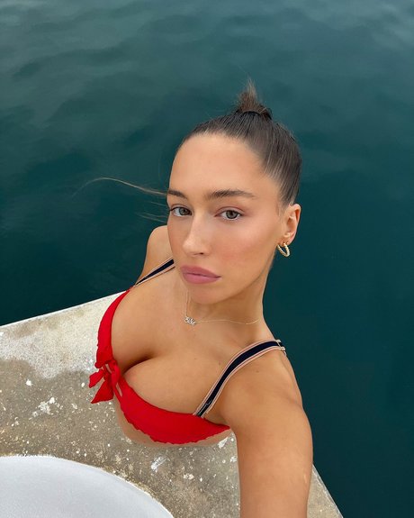 Elsie Hewitt onlyfans topless
