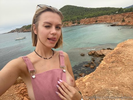 Layana Devis onlyfans fotos