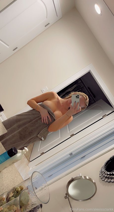 Alexis Clark onlyfans naked