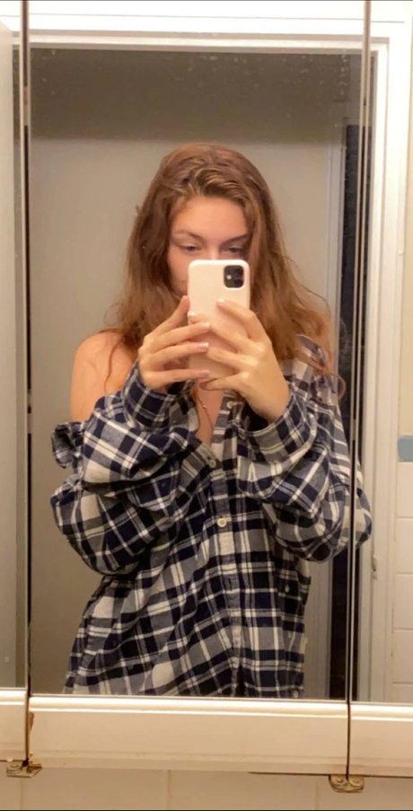 Lydia Renae onlyfans sextape