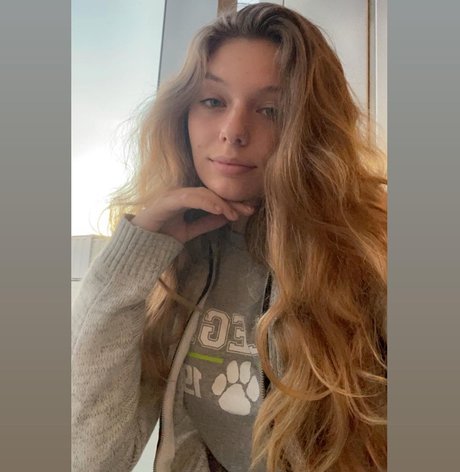 Lydia Renae onlyfans striptease