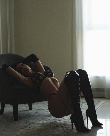 Melinda London onlyfans pics