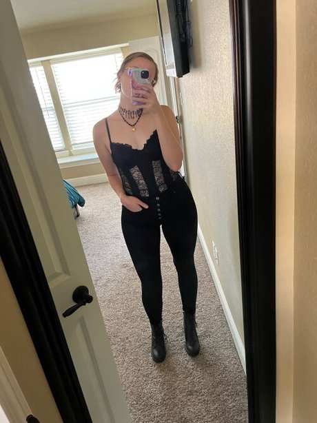 Alanis King onlyfans leak sex