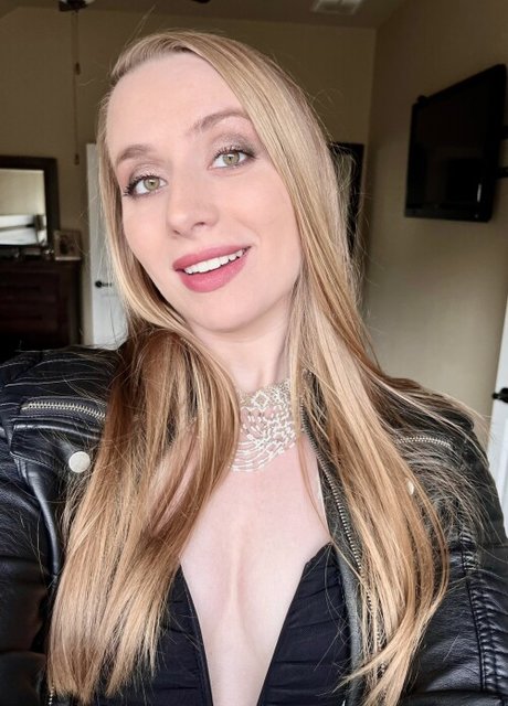 Alanis King onlyfans leaked pictures