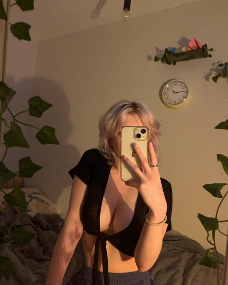 M Ae 3 onlyfans nude