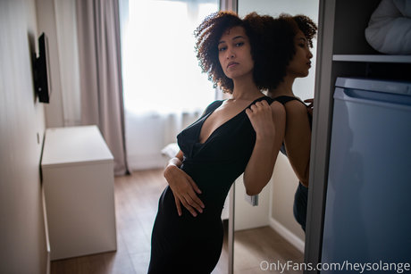 Hey Solange_ only fans nude leaks