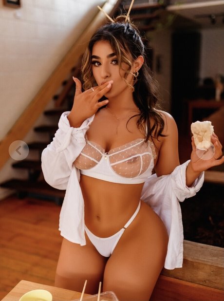 Sarah Compston naked on onlyfans