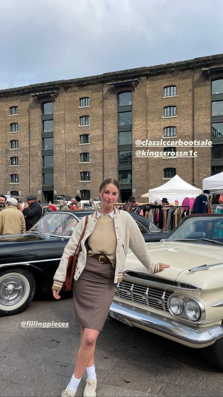 Amelie Manzoli onlyfans leak ass