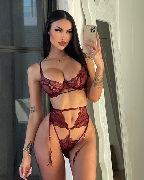 Annelese Milton onlyfans nude tits