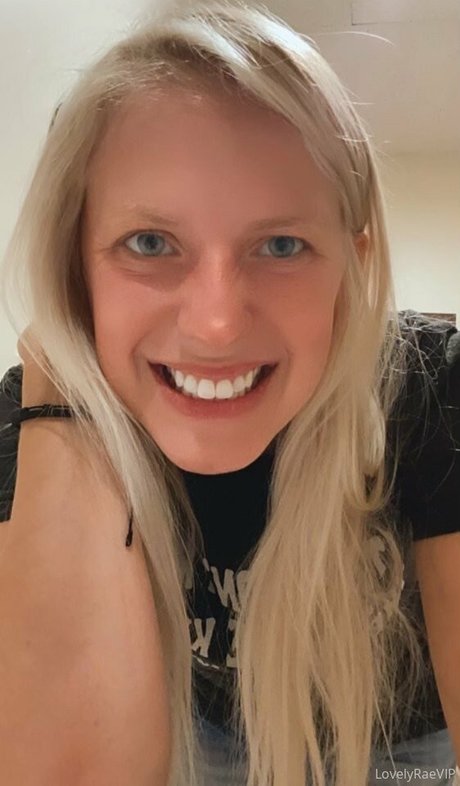 Lovely Rae onlyfans creator