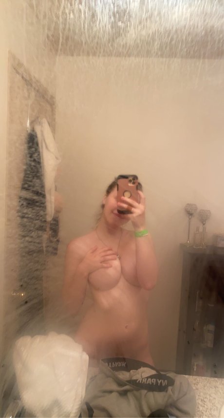 Bella Tha Killa onlyfans topless