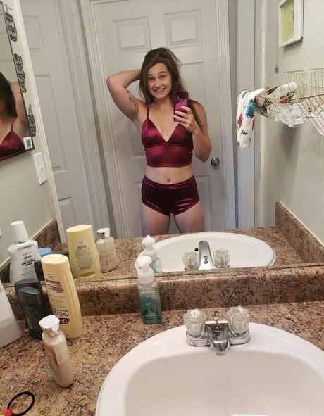 Queen Amber onlyfans strip tease