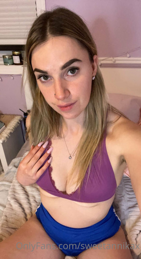 sweetannikax onlyfans leajs