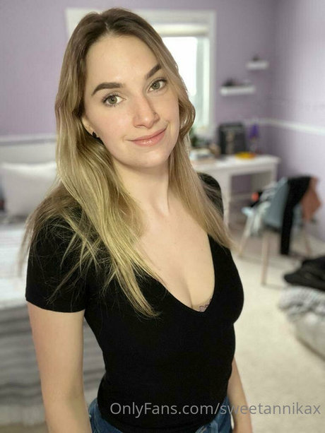 sweetannikax strip onlyfans