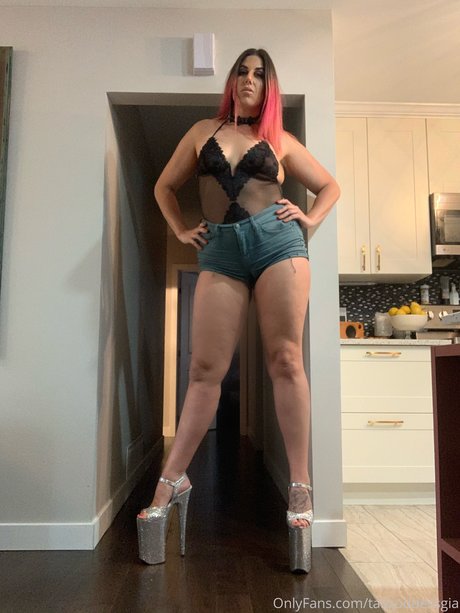 Tall Goddess Gia nude onlyfans pics