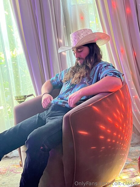 Colt Classic desnuda onlyfans